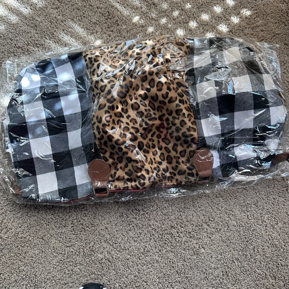 BUFFALO PLAID/ ANIMAL PRINT DUFFEL BAG. - Picture 3 of 6